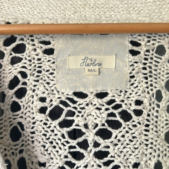 Flarlow brand medium size cardigan in cream with pockets and 3 buttons - Picture 2 of 4